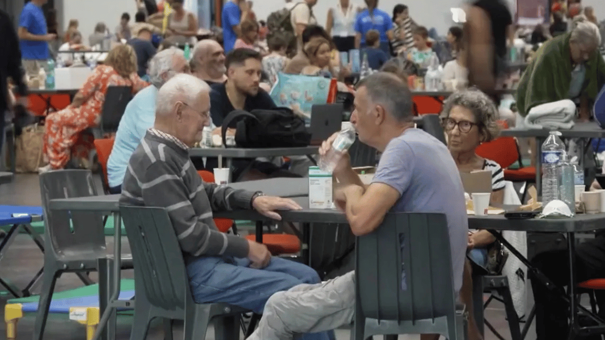 Bordeaux Exhibition Centre Shelters Thousands as France Wildfires Force Mass Evacuations
